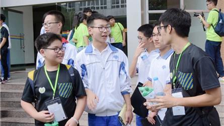 七中实验迎接香港特别行政区暑期游学团到校访问交流