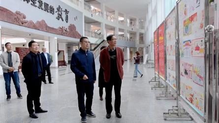 《中国德育》杂志主编助理刘烨老师莅临成都七中实验学...