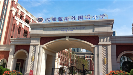 采中西合璧之萃，品文化融合之美