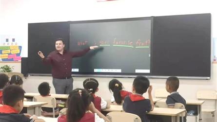 成都蓝港外国语小学获得“涉外单位资质” 开启外语教...