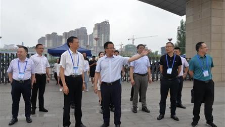 西华师范大学领导专家莅临眉山冠城七中实验学校调研基...