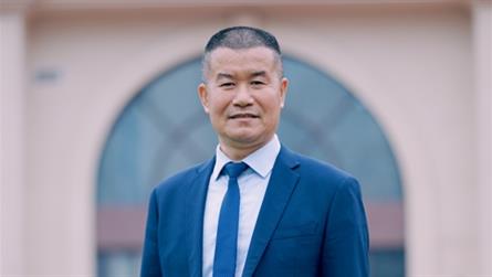 2023“感动冠城教育”十大年度人物——袁孟生