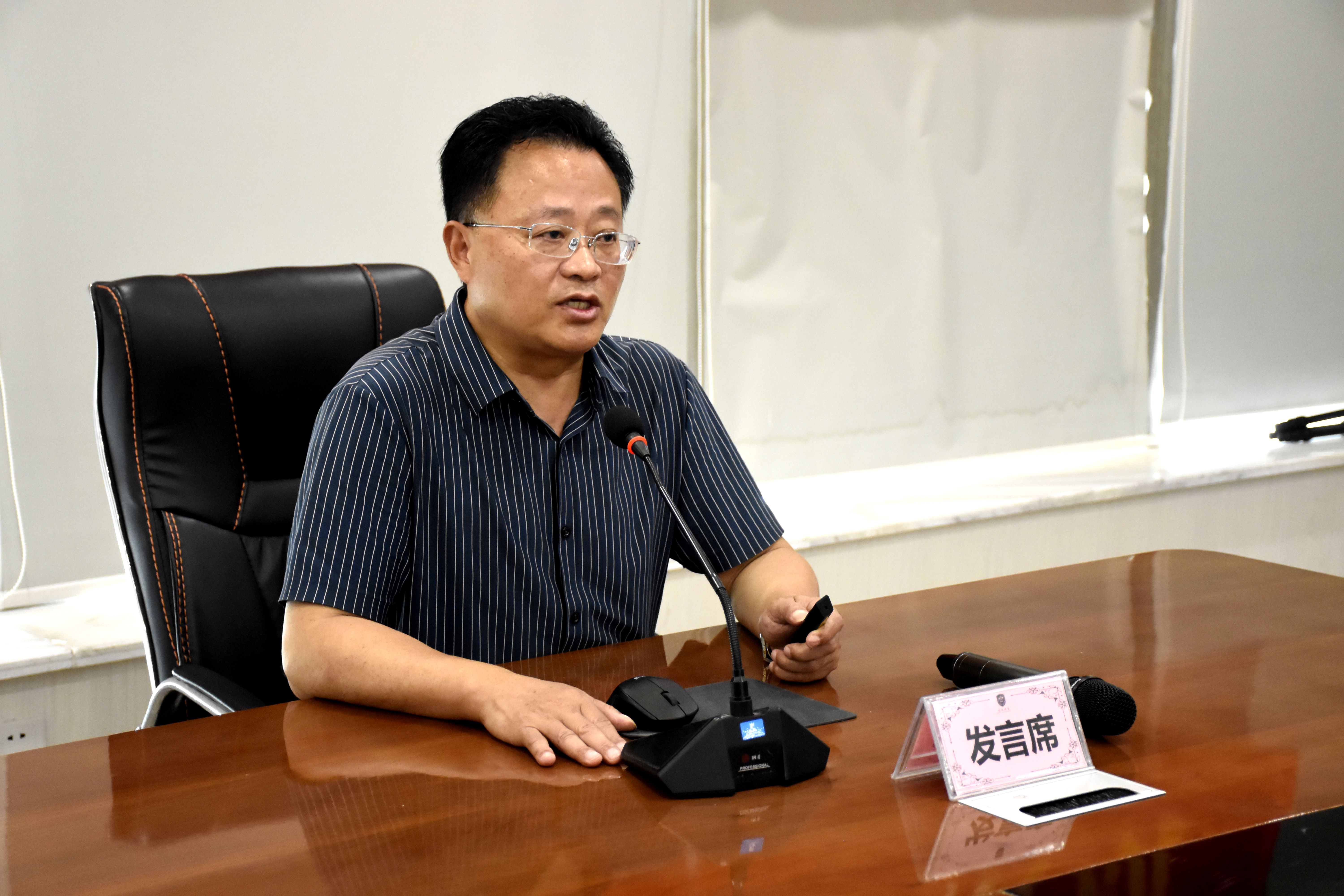 何校