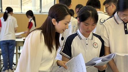 眉山冠城实验学校开展小初高一体化联合教研活动
