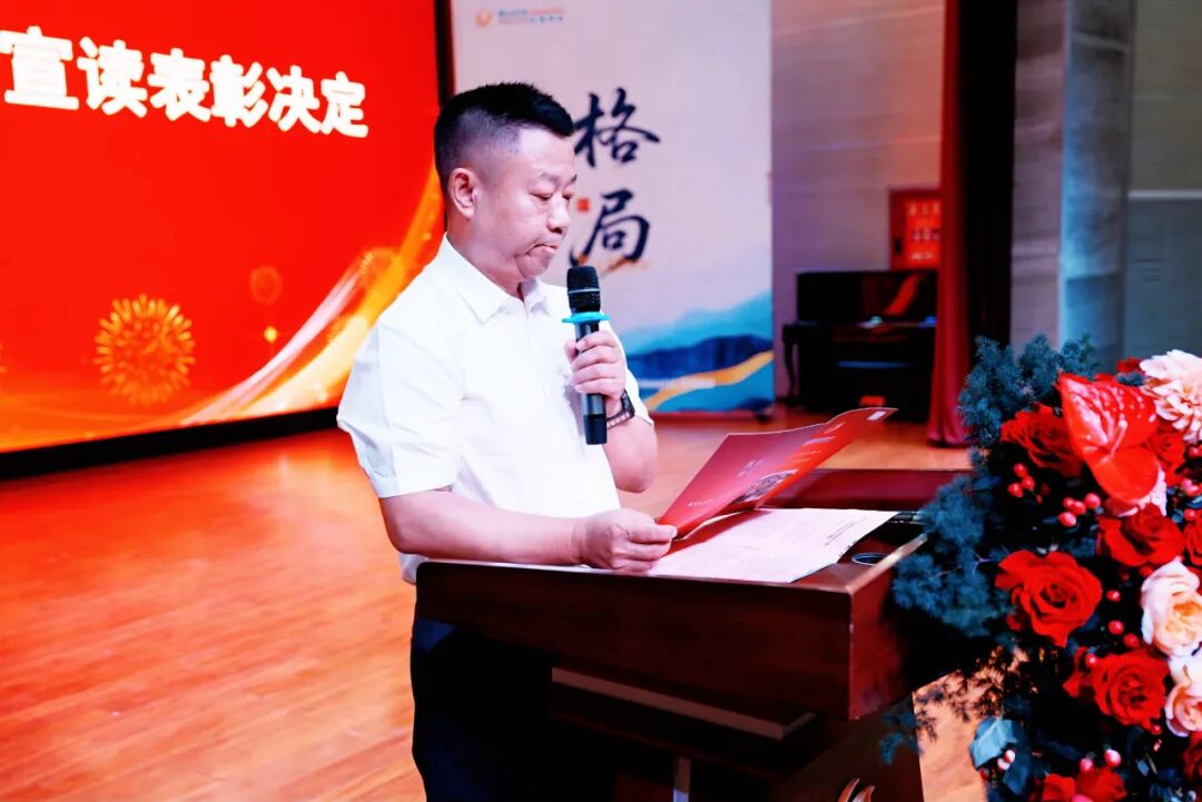 逐梦顶尖学府_赓续教育荣光____眉山冠城实验学校举行2026清北学子升学表彰暨高中特优生励志盛典_8 逐梦顶尖学府_赓续教育荣光____眉山冠城实验学校举行2026清北学子升学表彰暨高中特优生励志盛典_8
