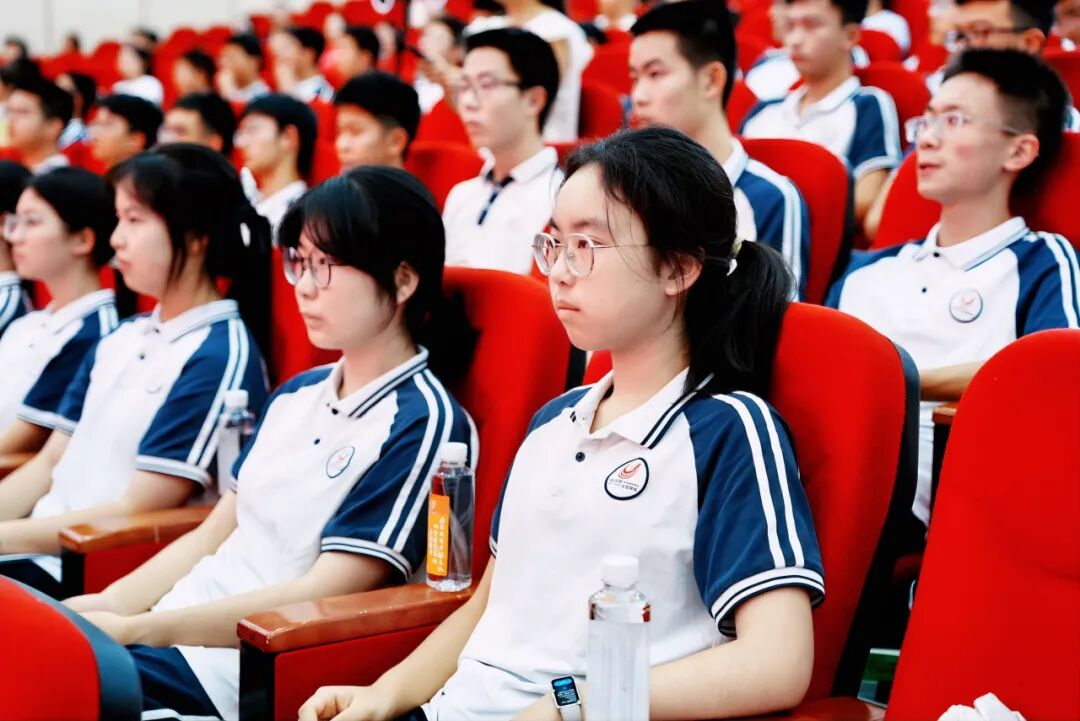 逐梦顶尖学府_赓续教育荣光____眉山冠城实验学校举行2026清北学子升学表彰暨高中特优生励志盛典_17 逐梦顶尖学府_赓续教育荣光____眉山冠城实验学校举行2026清北学子升学表彰暨高中特优生励志盛典_17